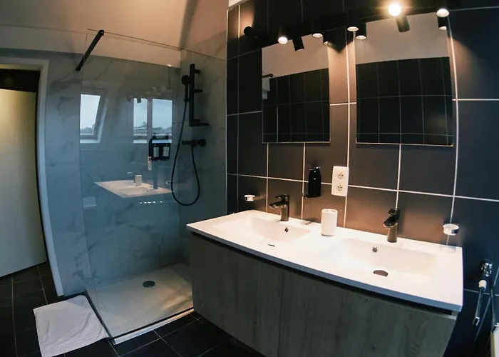 Urbanchic Duplex Adalbert 2a شقة *